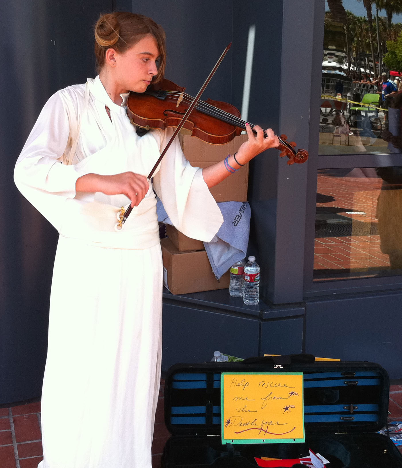 Princess Leah street violinist